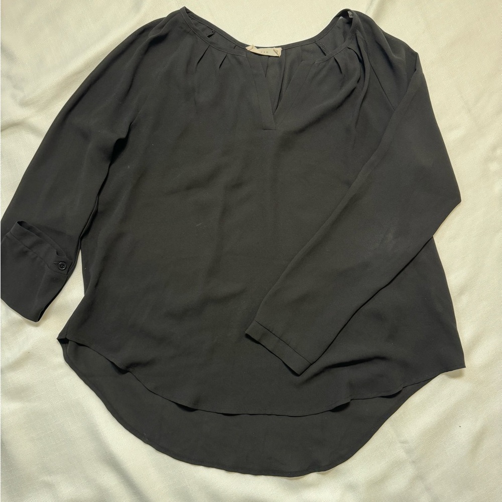 Black lo no sleeve blouse